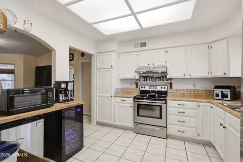 Kitchen - 8221 E Meseto Ave, Mesa, AZ 85209 photo 4 of 4