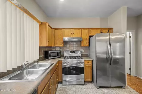 Kitchen - 2859 E Cathy Dr, Gilbert, AZ 85296 photo 4 of 5
