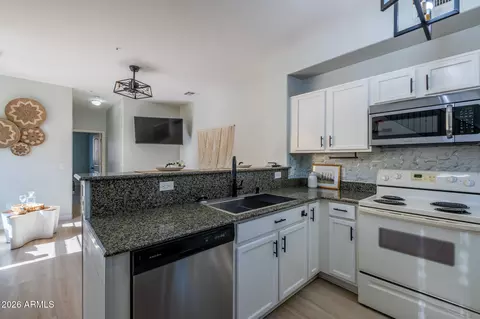 Kitchen - 1339 S Owl Dr, Gilbert, AZ 85296 photo 2 of 2