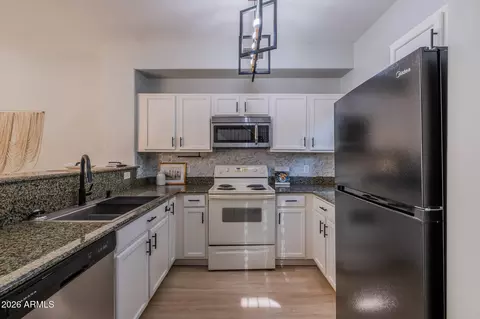 Kitchen - 1339 S Owl Dr, Gilbert, AZ 85296 photo 1 of 2