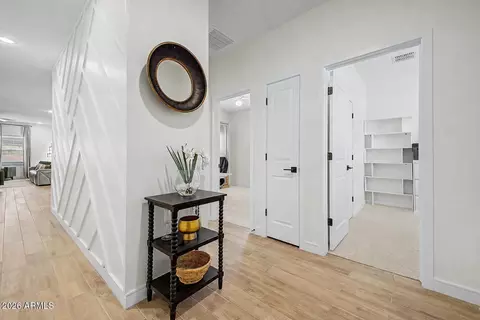 8620 W Hayward Ave, Glendale, AZ 85305