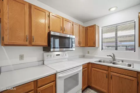 Kitchen - 6262 E Brown Rd #17, Mesa, AZ 85205 photo 3 of 5