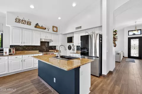 Kitchen - 1881 E Commerce Ave, Gilbert, AZ 85234 photo 4 of 6