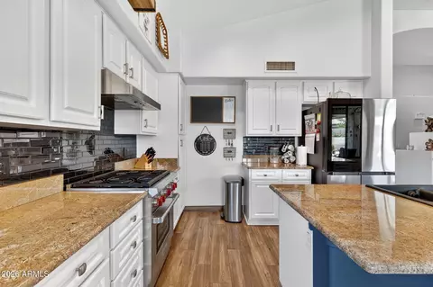 Kitchen - 1881 E Commerce Ave, Gilbert, AZ 85234 photo 3 of 6