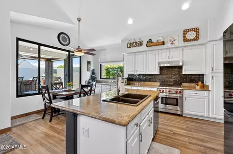 Kitchen - 1881 E Commerce Ave, Gilbert, AZ 85234 photo 5 of 6