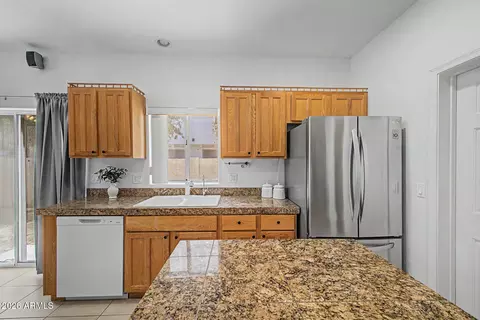 Kitchen - 2637 E Campbell Ave, Phoenix, AZ 85016 photo 2 of 4