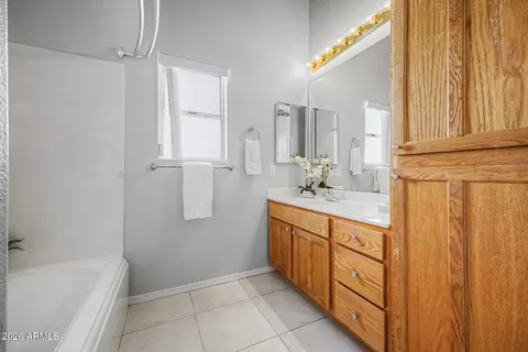 Bath - 2637 E Campbell Ave, Phoenix, AZ 85016 photo 3 of 3