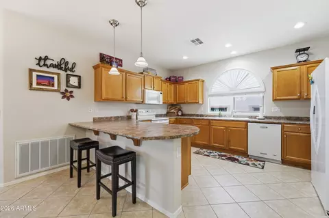 Kitchen - 4073 E Carob Dr, Gilbert, AZ 85298 photo 2 of 2