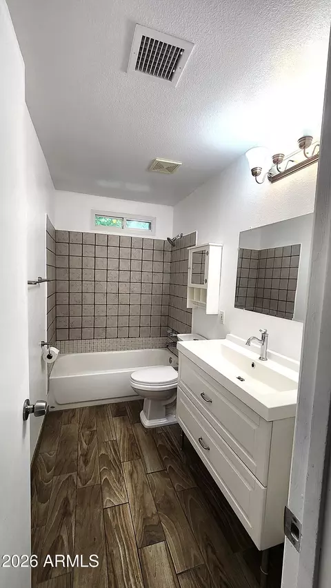 Bath - 3524 E Winchcomb Dr, Phoenix, AZ 85032 photo 1 of 1