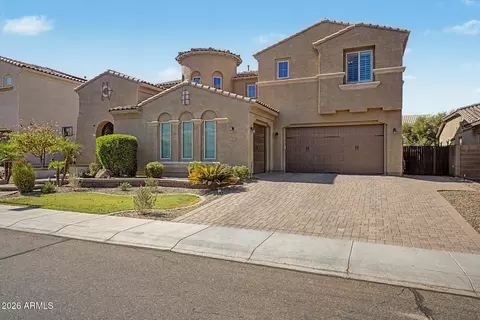 Exterior - 2207 E Lindrick Dr, Gilbert, AZ 85298 photo 2 of 12