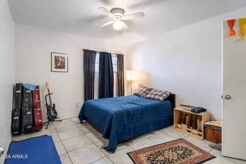 Bedroom - 940 E Rose Ln, Phoenix, AZ 85014 photo 2 of 2