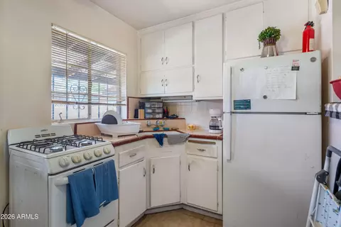Kitchen - 940 E Rose Ln, Phoenix, AZ 85014 photo 2 of 2