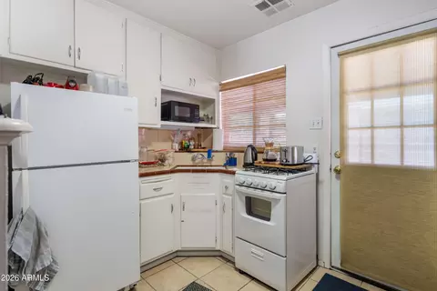 Kitchen - 940 E Rose Ln, Phoenix, AZ 85014 photo 1 of 2