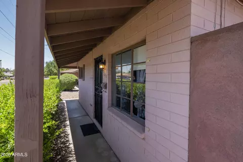 Exterior - 940 E Rose Ln, Phoenix, AZ 85014 photo 9 of 14