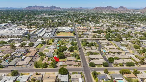 View/Area - 940 E Rose Ln, Phoenix, AZ 85014 photo 2 of 5