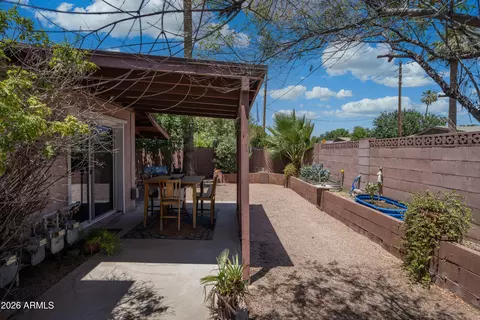 Exterior - 940 E Rose Ln, Phoenix, AZ 85014 photo 8 of 14
