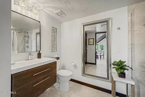 Bath - 914 E Osborn Rd #415, Phoenix, AZ 85014 photo 4 of 4