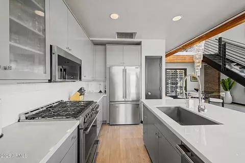 Kitchen - 914 E Osborn Rd #415, Phoenix, AZ 85014 photo 3 of 4