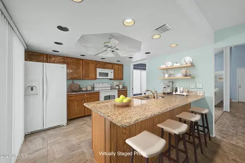 Kitchen - 5212 E Tamblo Dr, Phoenix, AZ 85044 photo 1 of 6