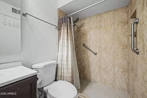 Bath - 5212 E Tamblo Dr, Phoenix, AZ 85044 photo 3 of 3