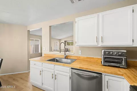 Kitchen - 3109 E Siesta Ln, Phoenix, AZ 85050 photo 3 of 3