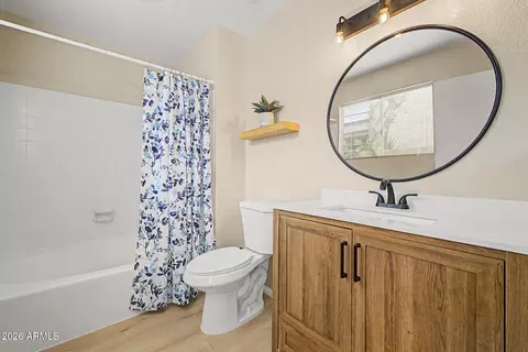Bath - 3109 E Siesta Ln, Phoenix, AZ 85050 photo 1 of 2