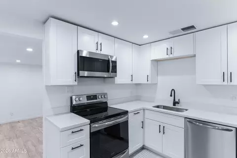 Kitchen - 2133 W Colter St, Phoenix, AZ 85015 photo 2 of 3