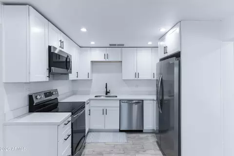 Kitchen - 2133 W Colter St, Phoenix, AZ 85015 photo 1 of 3
