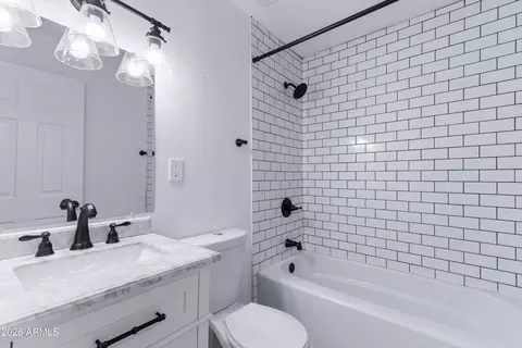 Bath - 2133 W Colter St, Phoenix, AZ 85015 photo 3 of 4