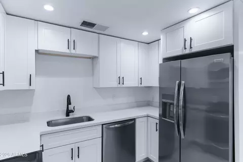 Kitchen - 2133 W Colter St, Phoenix, AZ 85015 photo 3 of 3