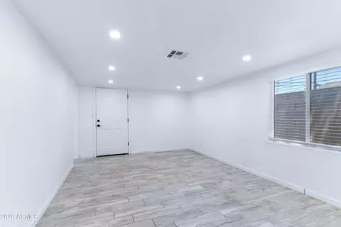 Living - 2133 W Colter St, Phoenix, AZ 85015 photo 2 of 3