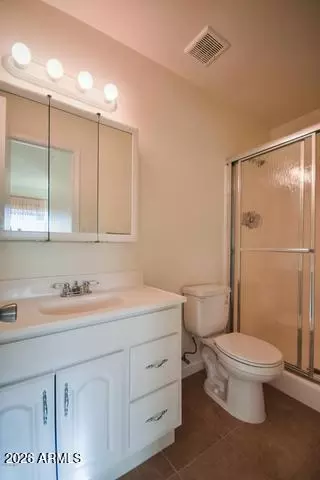 Bath - 4550 N 15th Ave, Phoenix, AZ 85015 photo 1 of 1