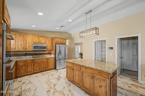 Kitchen - 802 E Roberts Rd, Phoenix, AZ 85022 photo 2 of 2