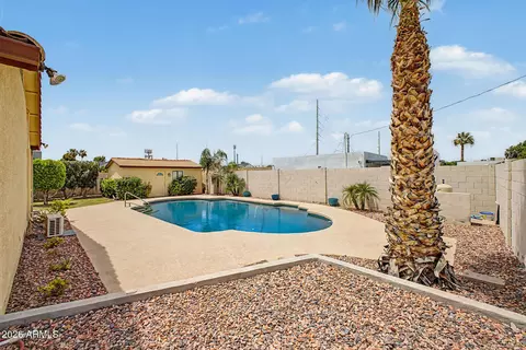 Exterior - 802 E Roberts Rd, Phoenix, AZ 85022 photo 4 of 5