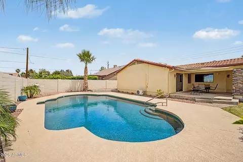 Exterior - 802 E Roberts Rd, Phoenix, AZ 85022 photo 2 of 5