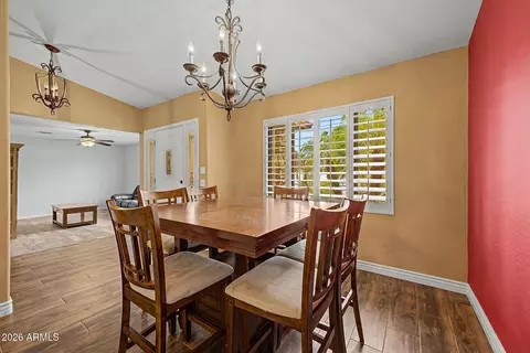 Dining - 802 E Roberts Rd, Phoenix, AZ 85022 photo 1 of 1