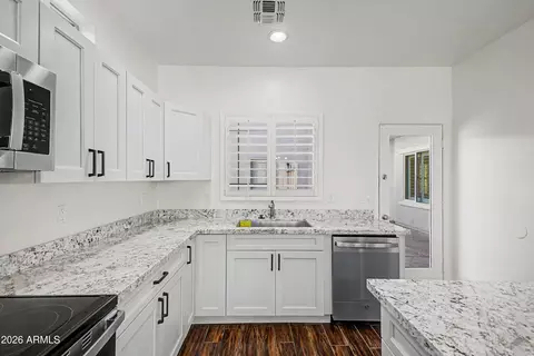 Kitchen - 9442 W Berkeley Rd, Phoenix, AZ 85037 photo 2 of 3