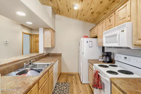 Kitchen - 2348 S Buffalo Loop, Overgaard, AZ 85933 photo 1 of 3