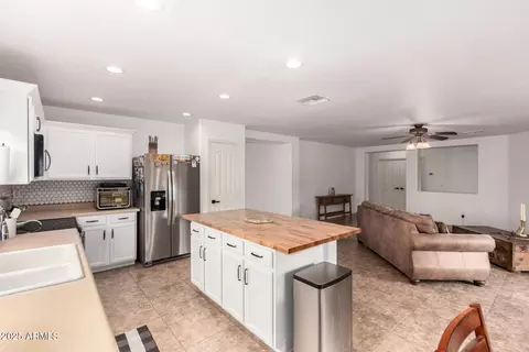 Kitchen - 3587 E Trigger Way, Gilbert, AZ 85297 photo 1 of 2