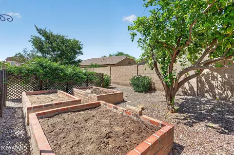Exterior - 954 E Devon Dr, Gilbert, AZ 85296 photo 7 of 11