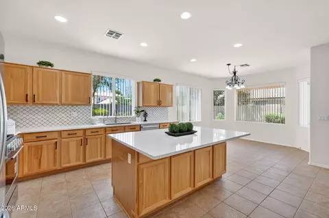 Kitchen - 954 E Devon Dr, Gilbert, AZ 85296 photo 5 of 6
