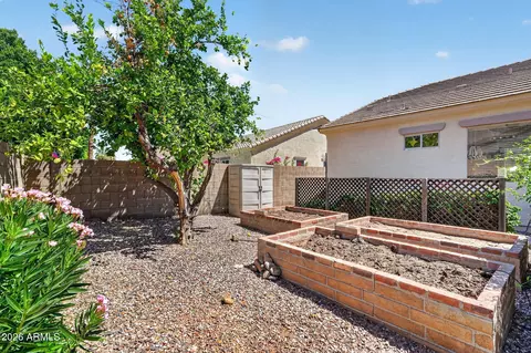 Exterior - 954 E Devon Dr, Gilbert, AZ 85296 photo 8 of 11