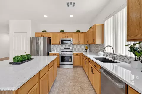 Kitchen - 954 E Devon Dr, Gilbert, AZ 85296 photo 2 of 6
