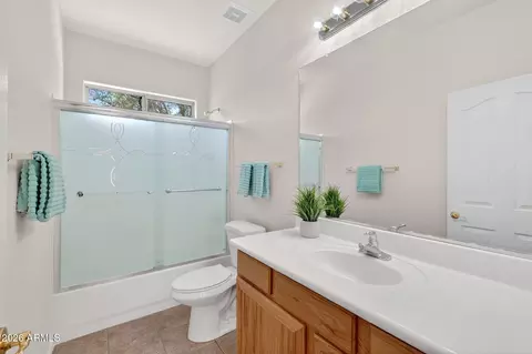 Bath - 954 E Devon Dr, Gilbert, AZ 85296 photo 3 of 3