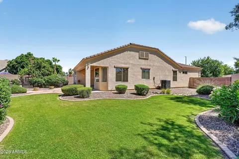 Exterior - 954 E Devon Dr, Gilbert, AZ 85296 photo 2 of 11