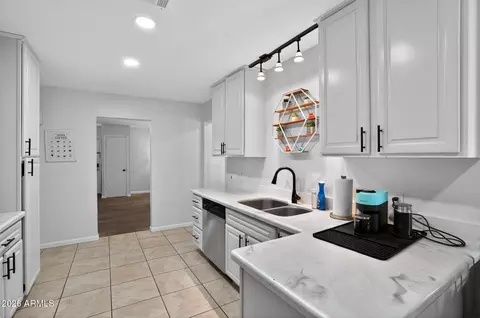 Kitchen - 1749 E Medlock Dr, Phoenix, AZ 85016 photo 2 of 3
