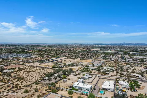View/Area - 2241 E Desert Ln, Phoenix, AZ 85042 photo 9 of 12