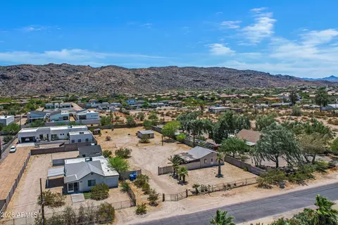 View/Area - 2241 E Desert Ln, Phoenix, AZ 85042 photo 2 of 12