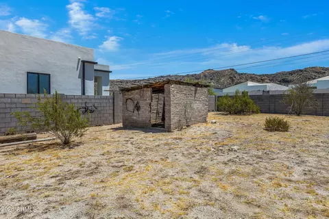 Exterior - 2241 E Desert Ln, Phoenix, AZ 85042 photo 8 of 9