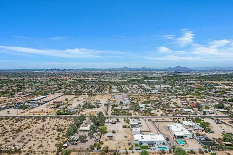 View/Area - 2241 E Desert Ln, Phoenix, AZ 85042 photo 7 of 12